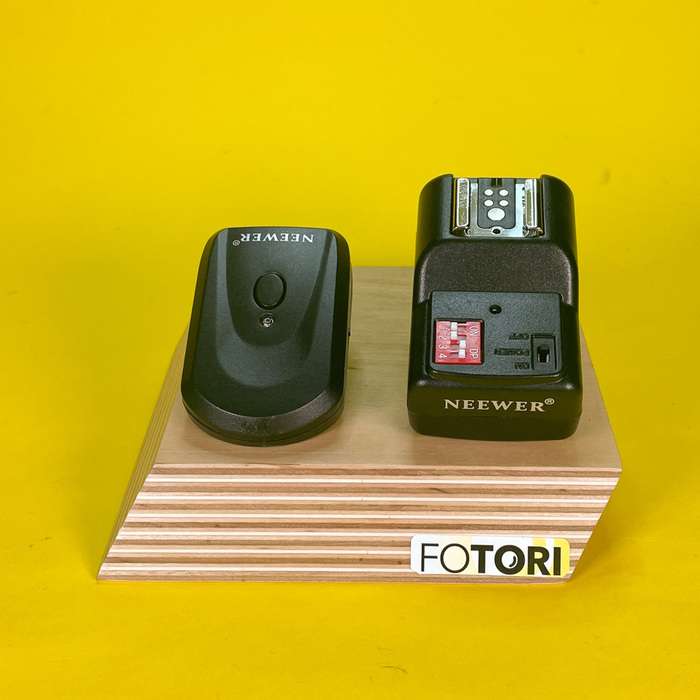 Neewer 16 Kanálový příjmač a odpalovač pro Canon, Nikon, Olympus, Pentax