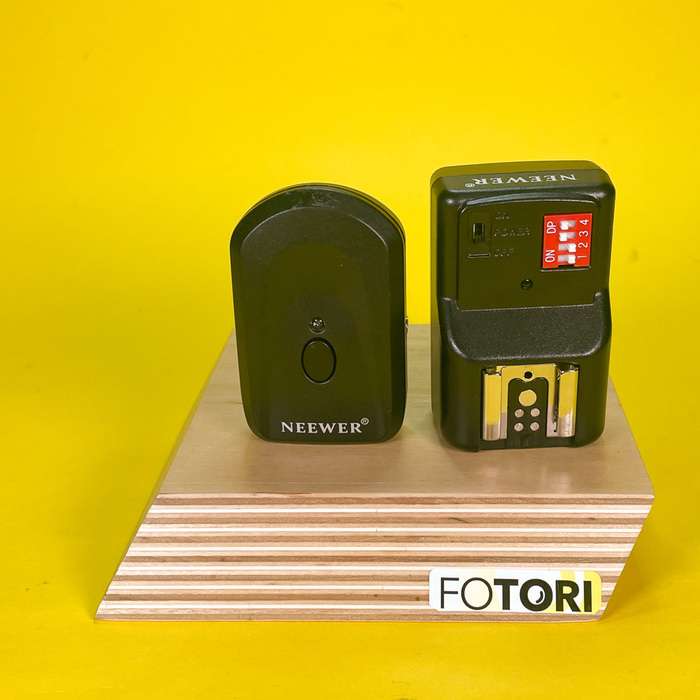 Neewer 16 Kanálový příjmač a odpalovač pro Canon, Nikon, Olympus, Pentax