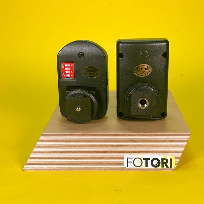 Neewer 16 Kanálový příjmač a odpalovač pro Canon, Nikon, Olympus, Pentax