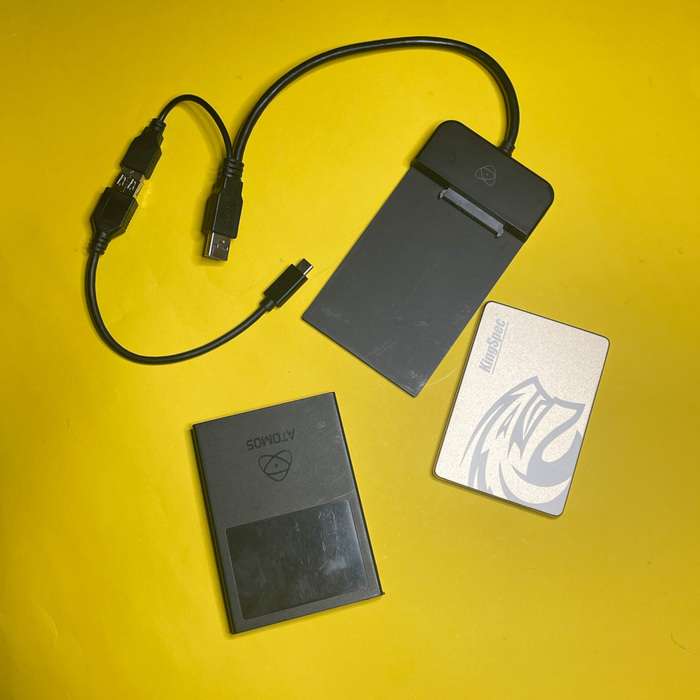 Atomos Ninja V, klec pro nikon Z, SSD disk, Baterie, kufr a další