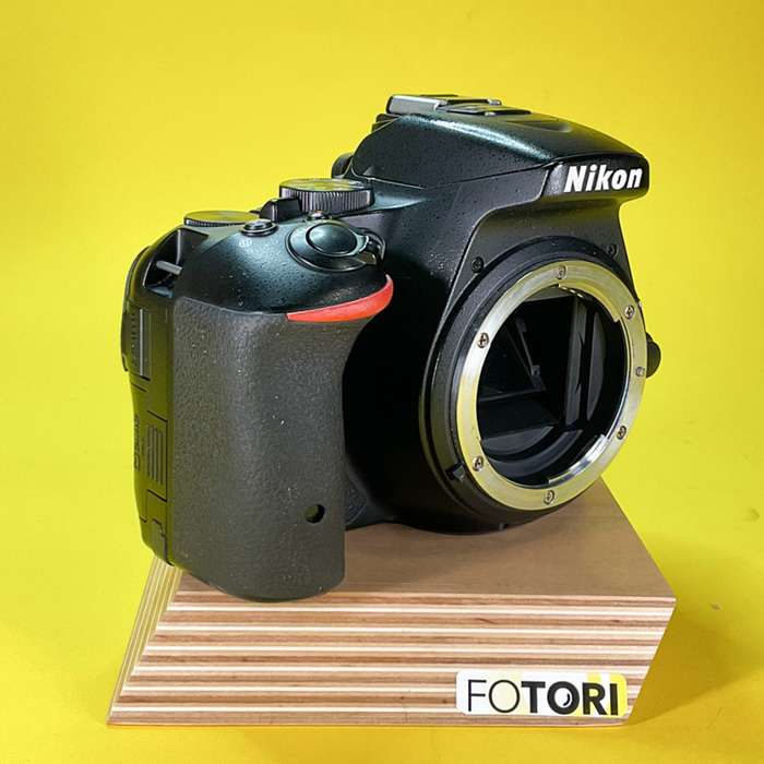 Nikon D5500  + baterie| 4342599