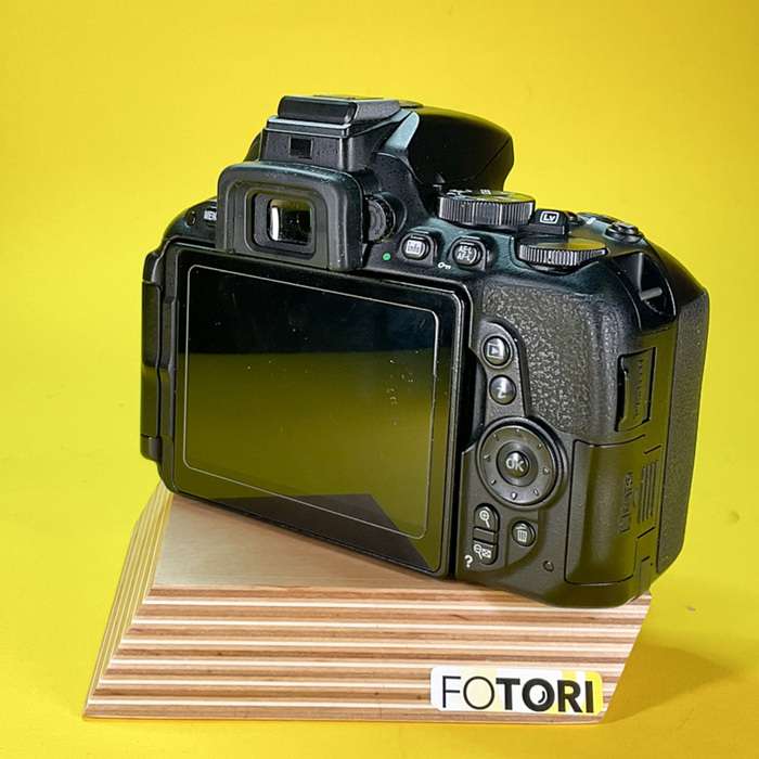 Nikon D5500  + baterie| 4342599