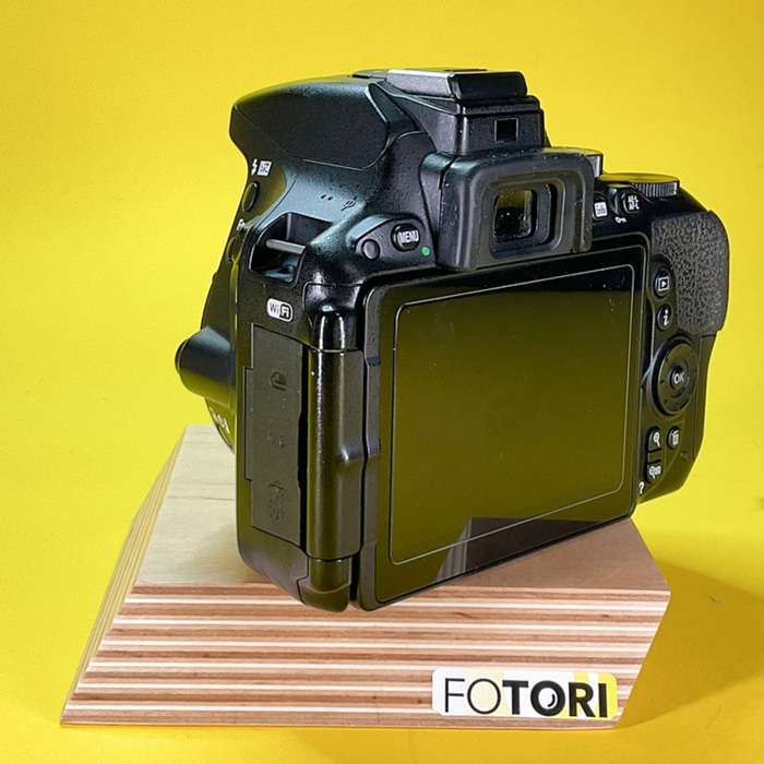 Nikon D5500  + baterie| 4342599