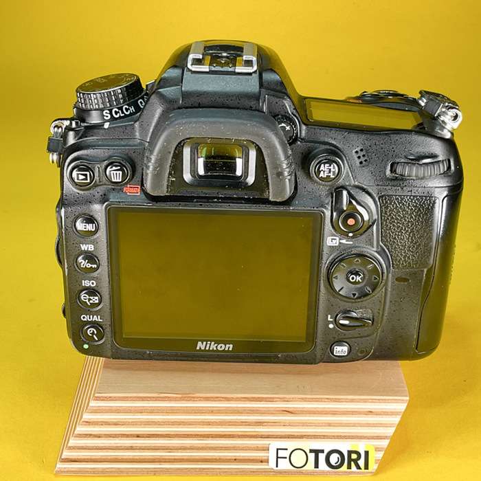 Nikon D7000 + grip, 16 GB SD + náhradní baterie | 6294893