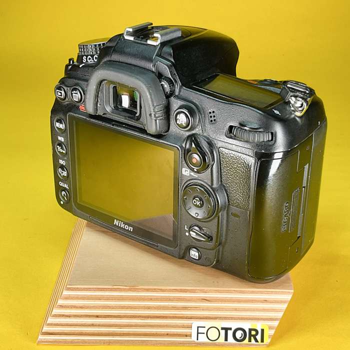 Nikon D7000 + grip, 16 GB SD + náhradní baterie | 6294893