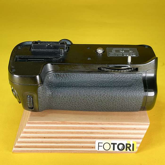 Nikon D7000 + grip, 16 GB SD + náhradní baterie | 6294893