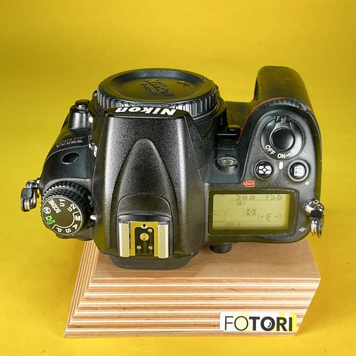 Nikon D7000 + grip, 16 GB SD + náhradní baterie | 6294893