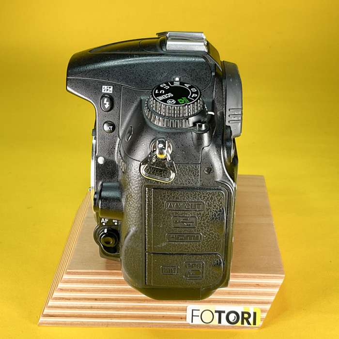 Nikon D7000 + grip, 16 GB SD + náhradní baterie | 6294893