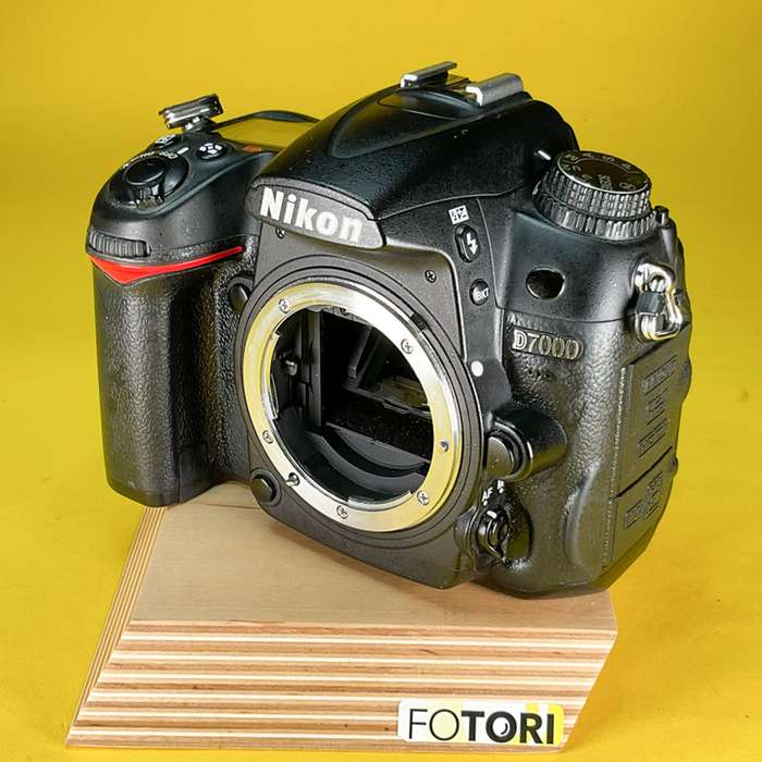 Nikon D7000 + grip, 16 GB SD + náhradní baterie | 6294893