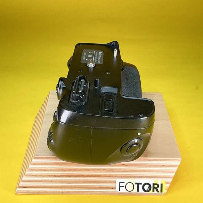 Nikon D7000 + grip, 16 GB SD + náhradní baterie | 6294893