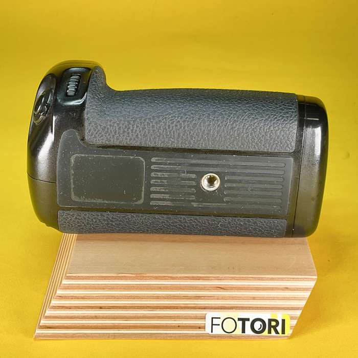 Nikon D7000 + grip, 16 GB SD + náhradní baterie | 6294893