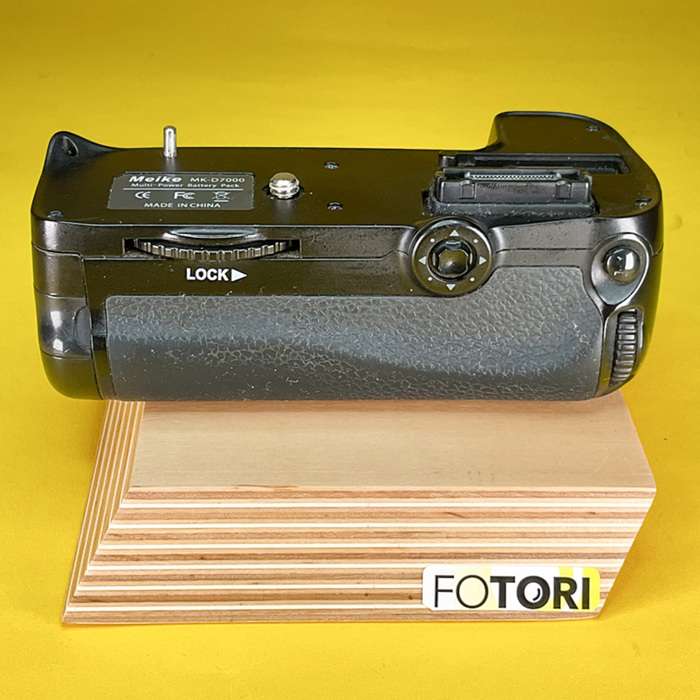 Nikon D7000 + grip, 16 GB SD + náhradní baterie | 6294893