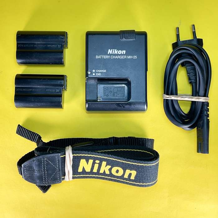 Nikon D7000 + grip, 16 GB SD + náhradní baterie | 6294893