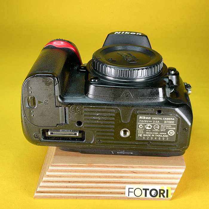 Nikon D7000 + grip, 16 GB SD + náhradní baterie | 6294893