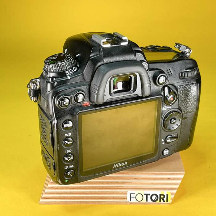 Nikon D7000 + grip, 16 GB SD + náhradní baterie | 6294893