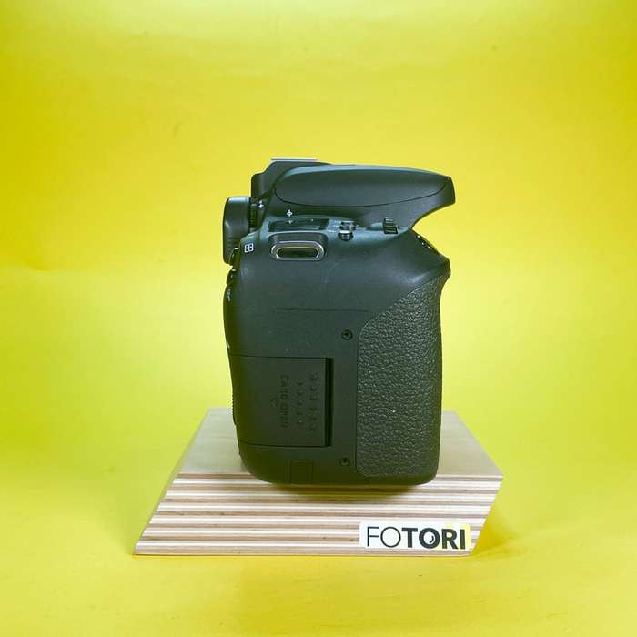 CANON EOS 77D | 223071002122