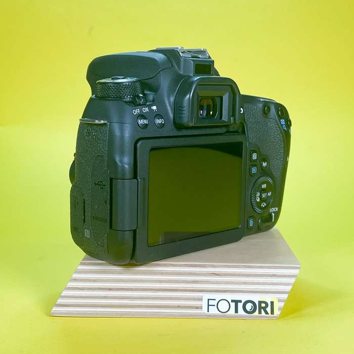 CANON EOS 77D | 223071002122