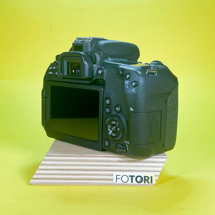 CANON EOS 77D | 223071002122