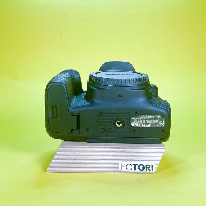 CANON EOS 77D | 223071002122