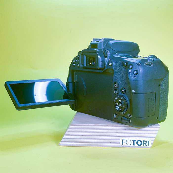 CANON EOS 77D | 223071002122