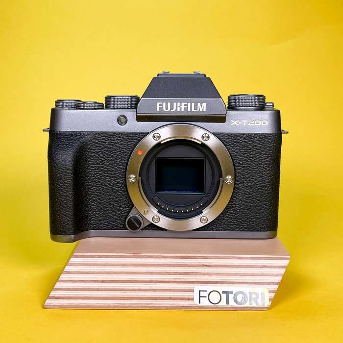 Fujifilm X-T200 + XC 15-45mm f/3.5-5.6 OIS PZ