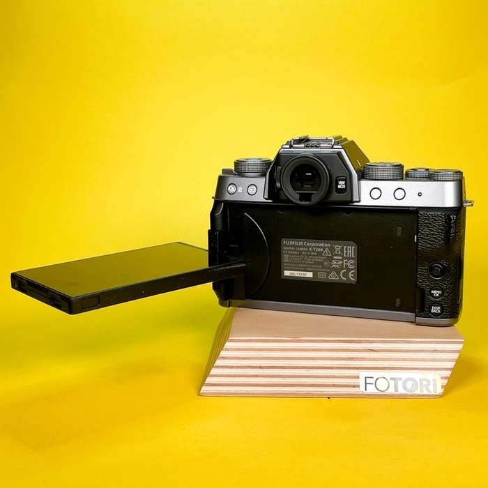 Fujifilm X-T200 + XC 15-45mm f/3.5-5.6 OIS PZ