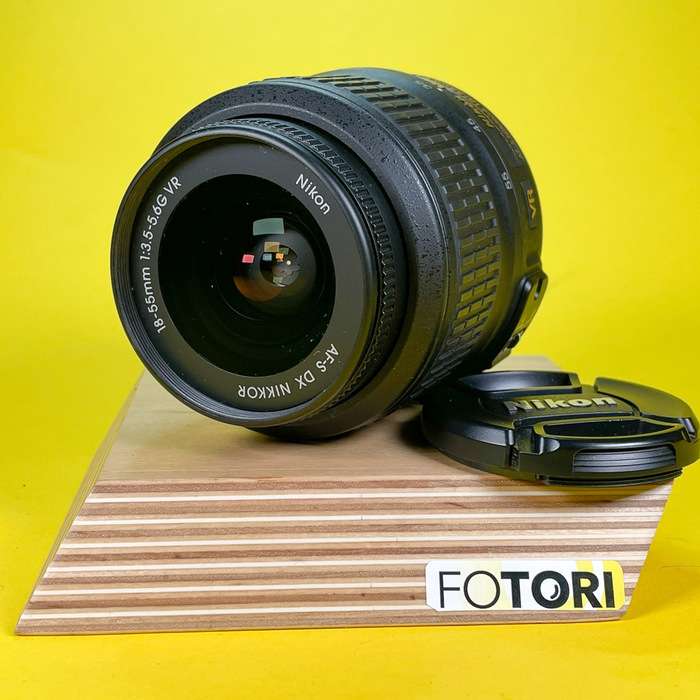 Nikon 18-55mm f/3.5-5.6G AF-S DX VR | 52033655
