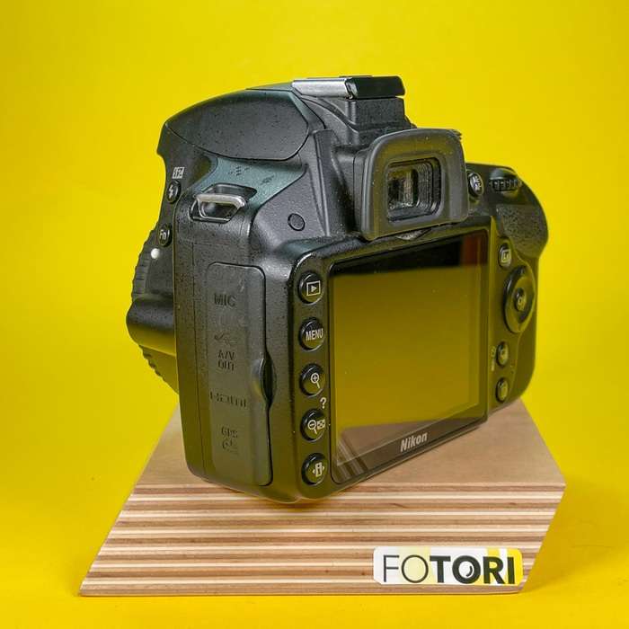 Nikon D3200 | 6143854