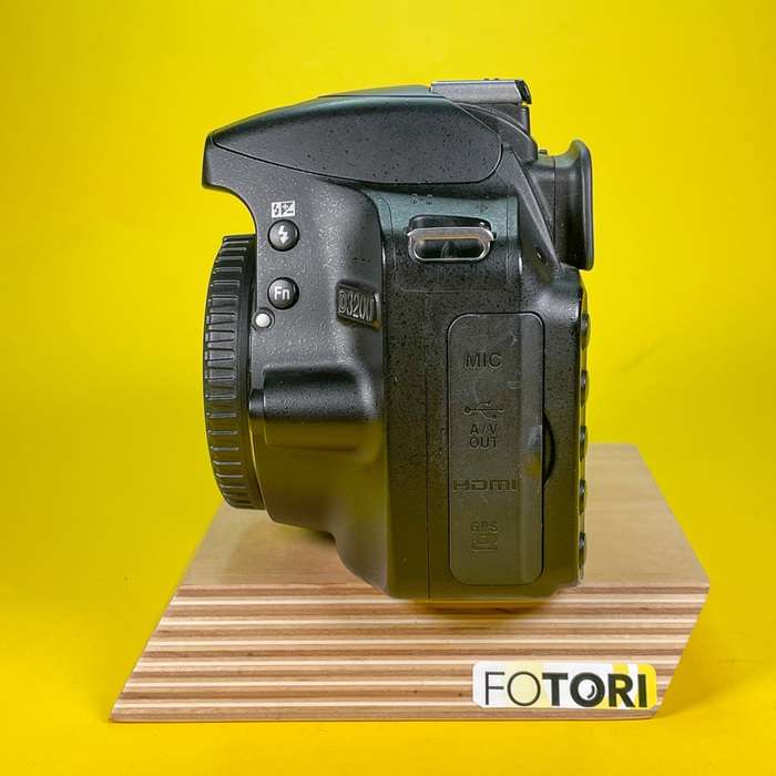 Nikon D3200 | 6143854