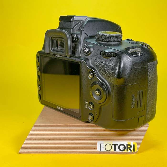 Nikon D3200 | 6143854