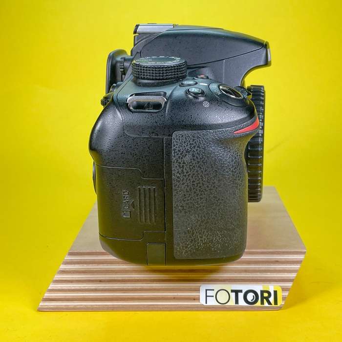 Nikon D3200 | 6143854