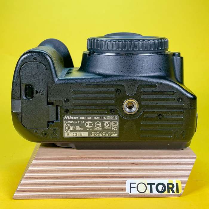 Nikon D3200 | 6143854