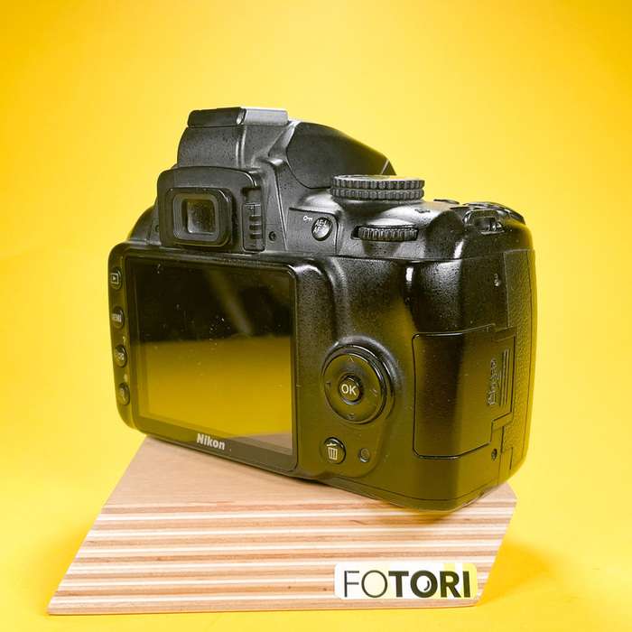 Nikon D3000 | 6196836