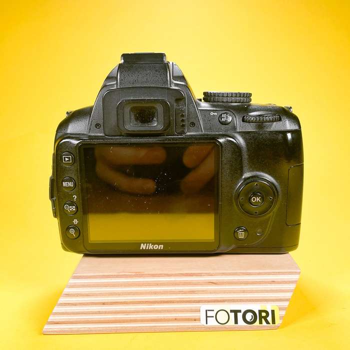 Nikon D3000 | 6196836