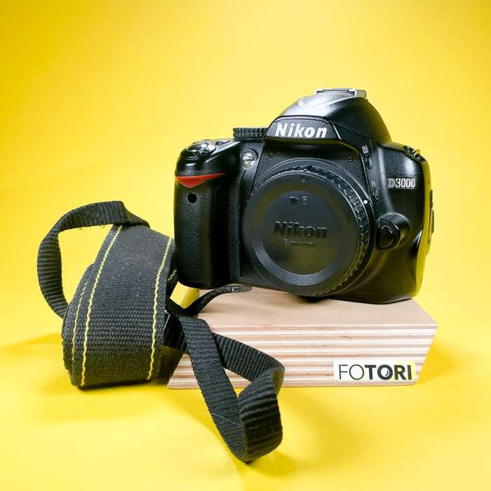 Nikon D3000 | 6196836
