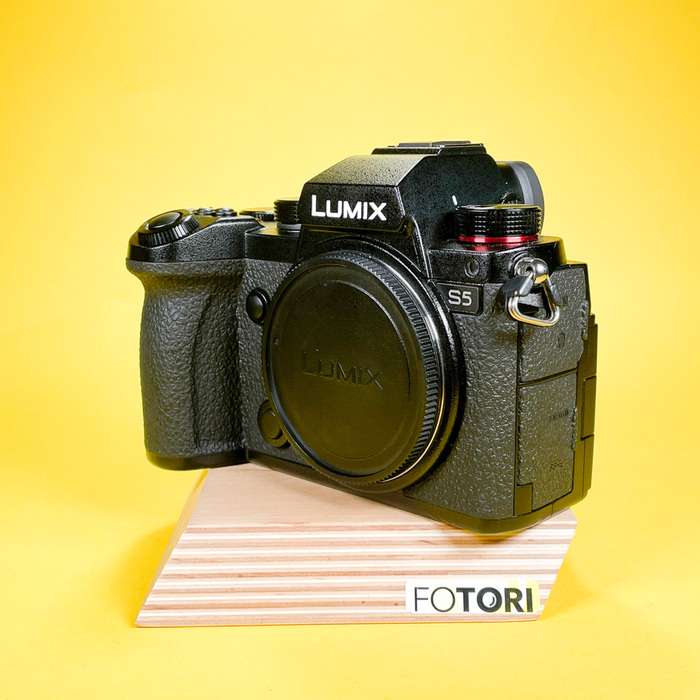 Panasonic Lumix DC-S5 | WJ1SB003932