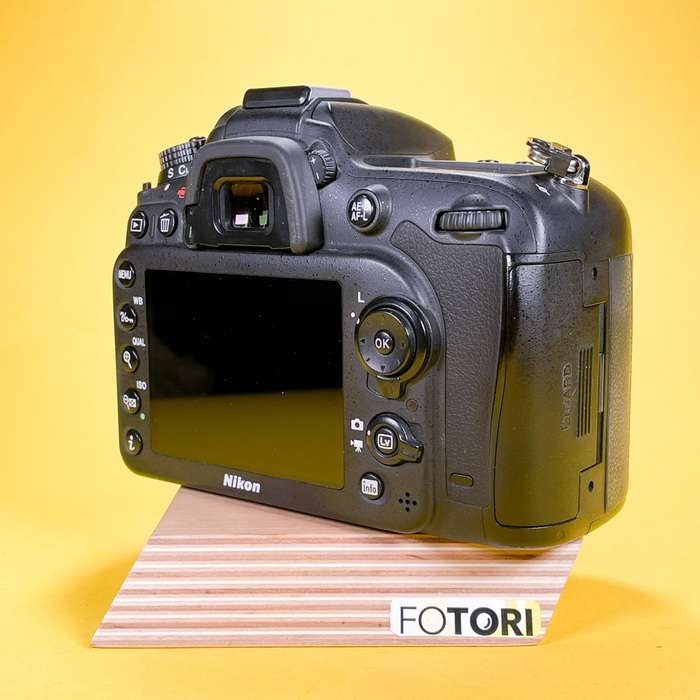 Nikon D7100 | 53715169