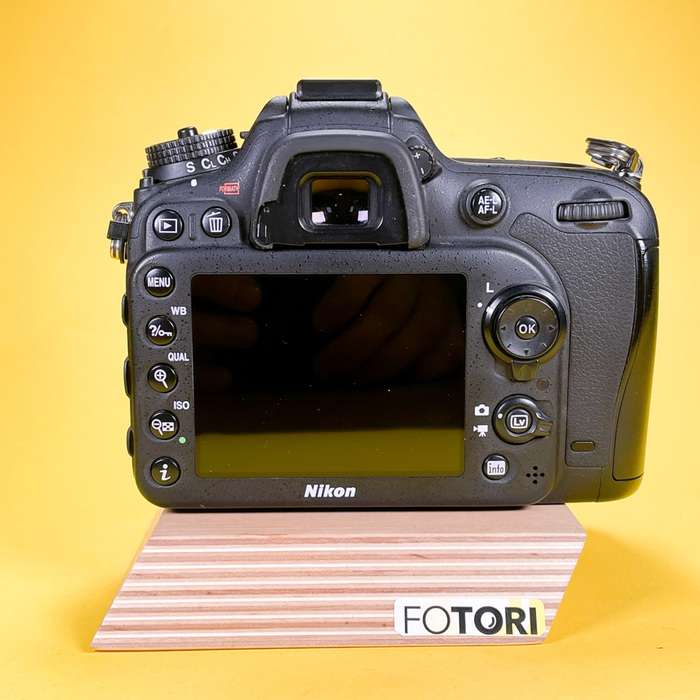 Nikon D7100 | 53715169