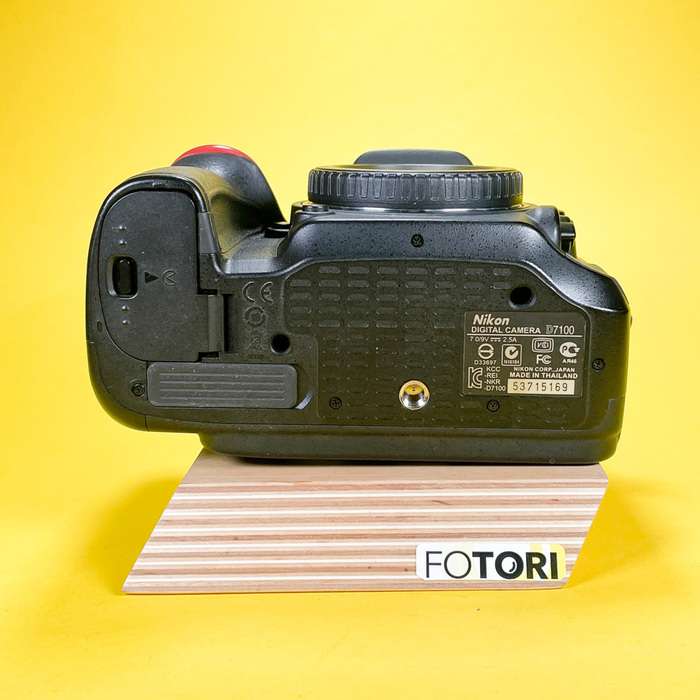 Nikon D7100 | 53715169