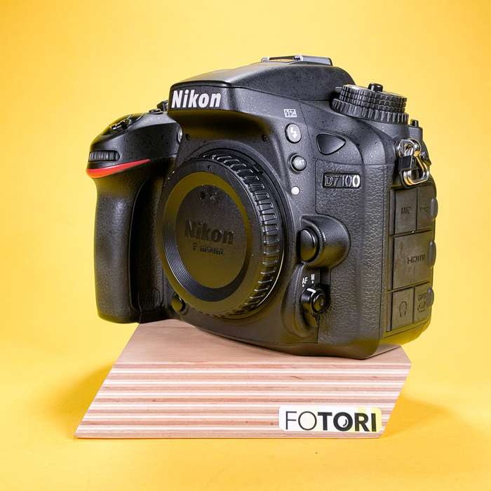 Nikon D7100 | 53715169