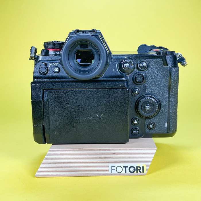 Panasonic Lumix DC-S1H |  WJ9SA004363