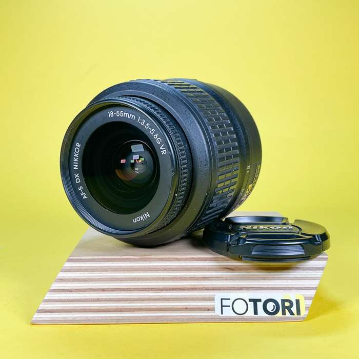 Nikon 18-55mm f/3.5-5.6G AF-S DX VR | 14810994