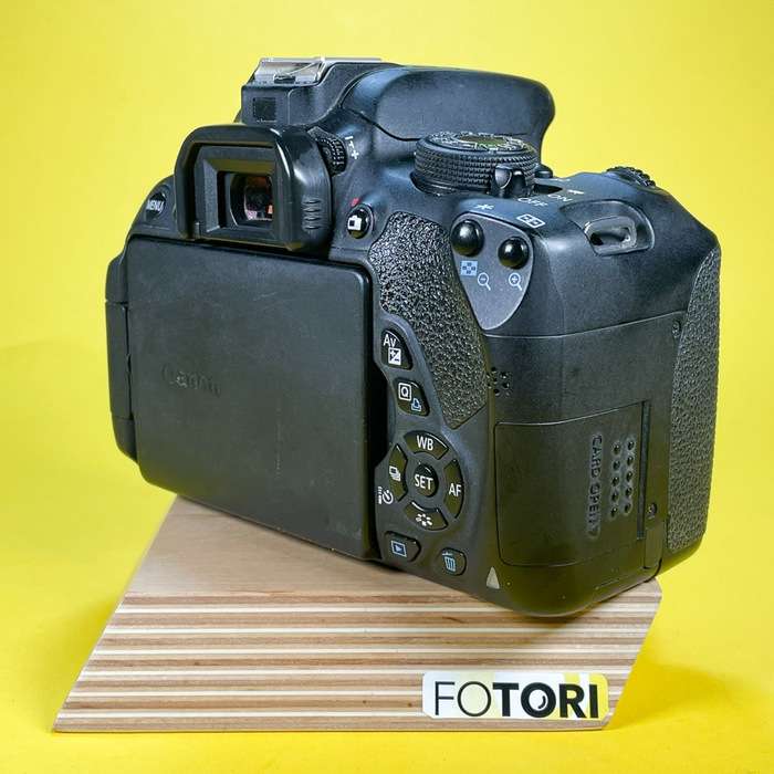 Canon EOS 700D | 063076002639