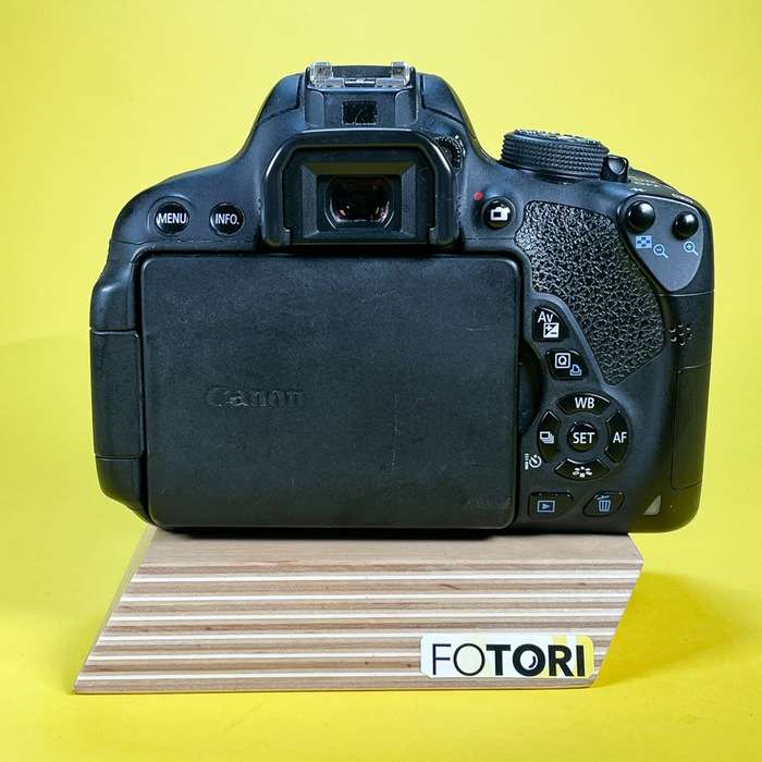 Canon EOS 700D | 063076002639