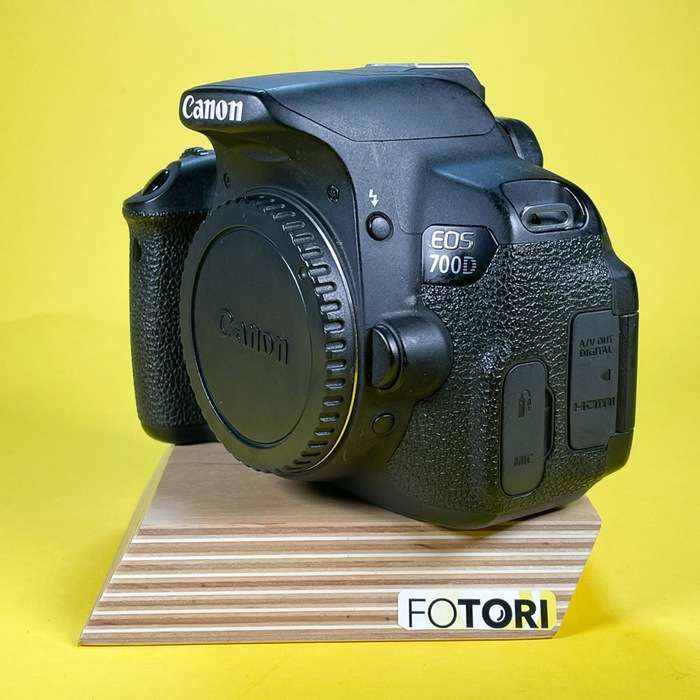 Canon EOS 700D | 063076002639