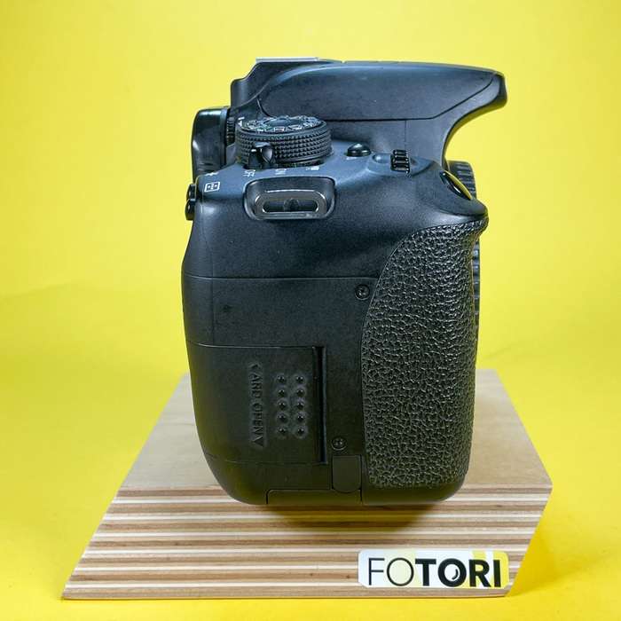 Canon EOS 700D | 063076002639