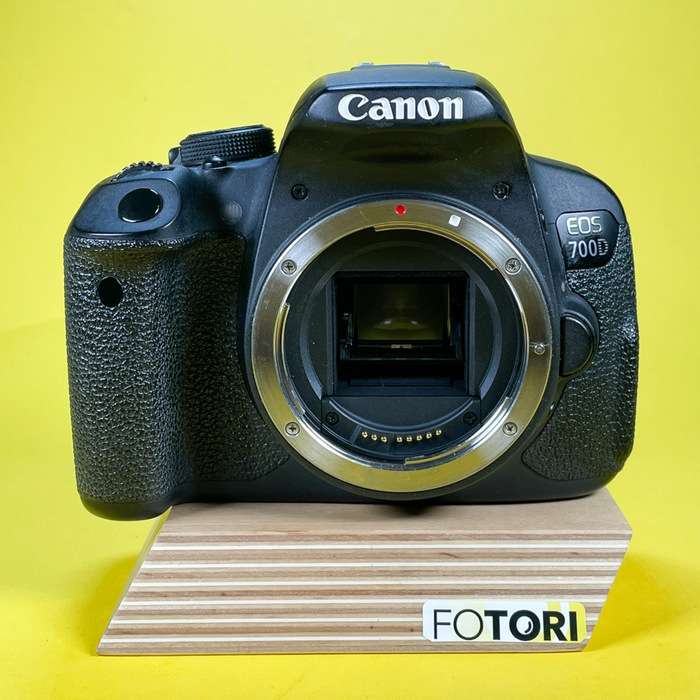 Canon EOS 700D | 063076002639