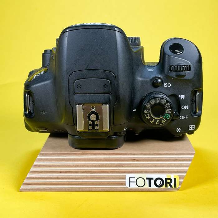 Canon EOS 700D | 063076002639