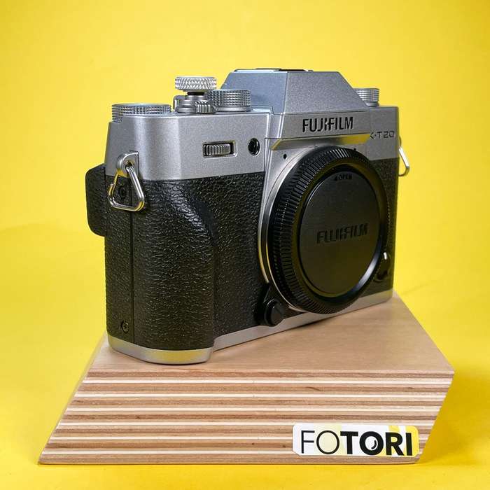 Fujifilm X-T20 | 2x baterie  + grip| 7BQ17755