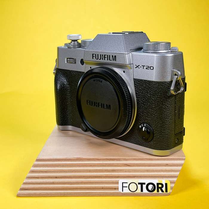 Fujifilm X-T20 | 2x baterie  + grip| 7BQ17755